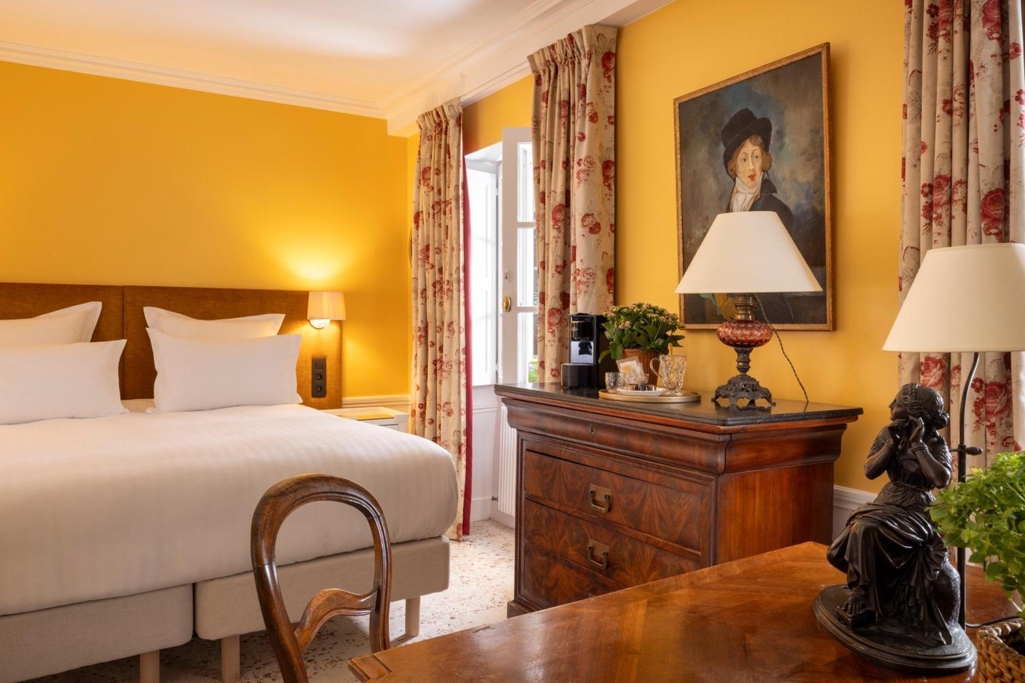 Two Adjacent Rooms,1548344485:JPEG